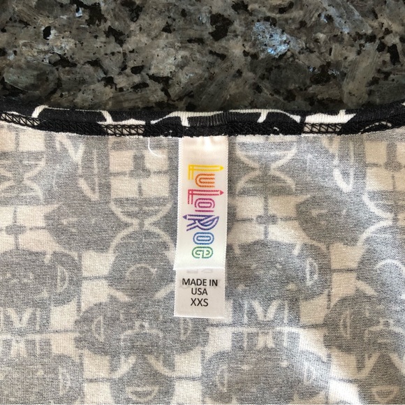 LULA ROE Black & White Geometric Print Short Sleeve Swing Top - Picture 8 of 11